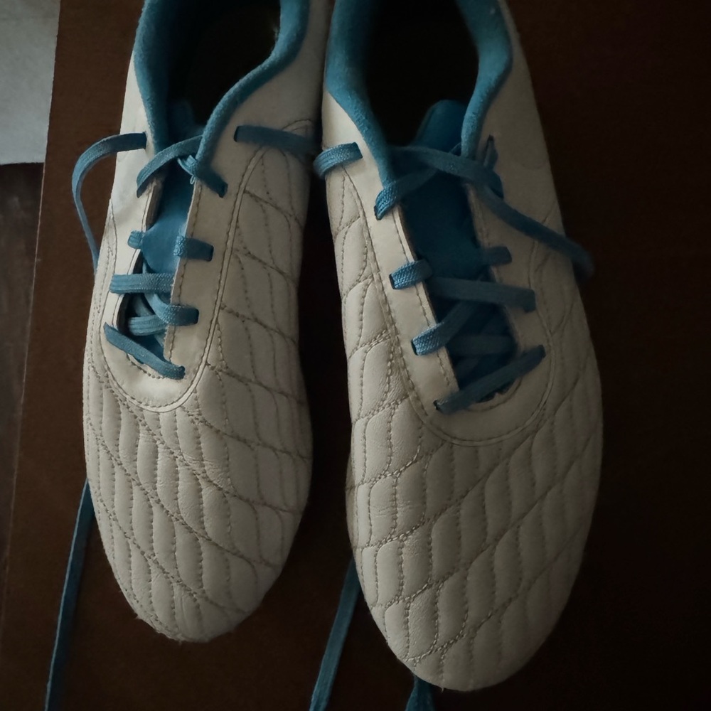 Soccer cleats size 6  Under Armour - Picture 4 of 4